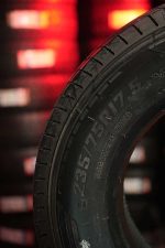 لاستیک نیسان وانت 18 لایه کومهو KUMHO تیوبلس سایز 235/75R17.5 گل چهار خط جلو - Image 4