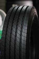 لاستیک نیسان وانت 18 لایه بلک هاوک BLACK HAWK تیوبلس سایز 235/75R17.5 گل چهار خط جلو - Image 5