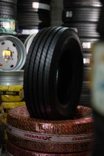 لاستیک نیسان وانت 18 لایه بلک هاوک BLACK HAWK تیوبلس سایز 235/75R17.5 گل چهار خط جلو