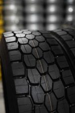 لاستیک نیسان وانت 14 لایه لاسا LASSA تیوبلس سایز 235/75R17.5 عقب - Image 3