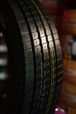 لاستیک نیسان وانت 18 لایه کومهو KUMHO تیوبلس سایز 235/75R17.5 گل چهار خط جلو