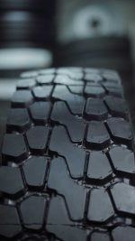 لاستیک نیسان وانت 18 لایه هیکسی HIXIH تیوبلس سایز 235/75R17.5 گل چهار خط عقب - Image 5